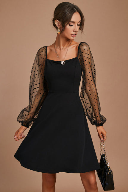 Robe Courte Noire À Manches Transparentes