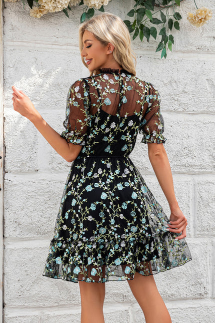 Robe Courte Noire Florale Élégante - gallery 1