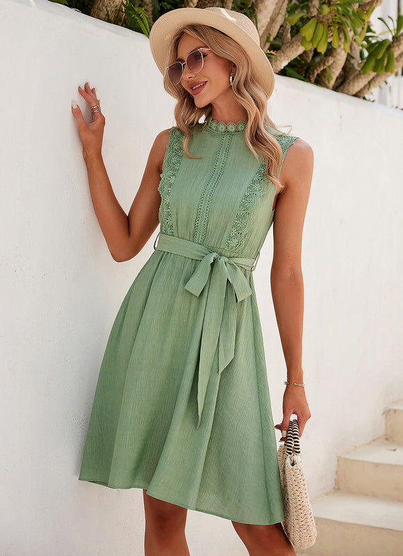 Robe Courte Verte Délicate