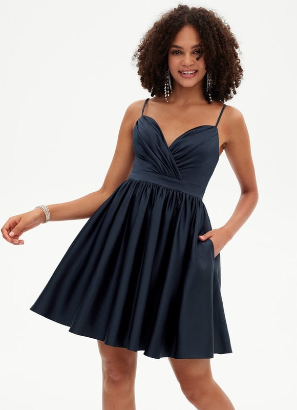 Robe Courte Satinée À Volants
