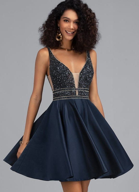 Robe Courte Satinée Marine Avec Perles