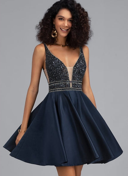 Robe Courte Satinée Marine Avec Perles