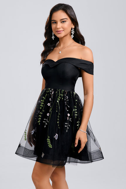 Robe Courte Brodée Noire - gallery 6