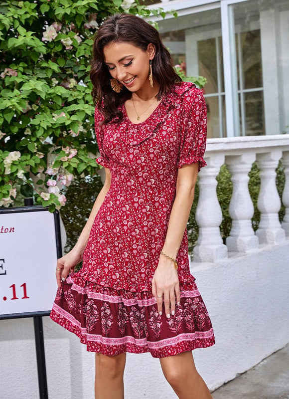 Robe Courte Bordeaux À Motifs