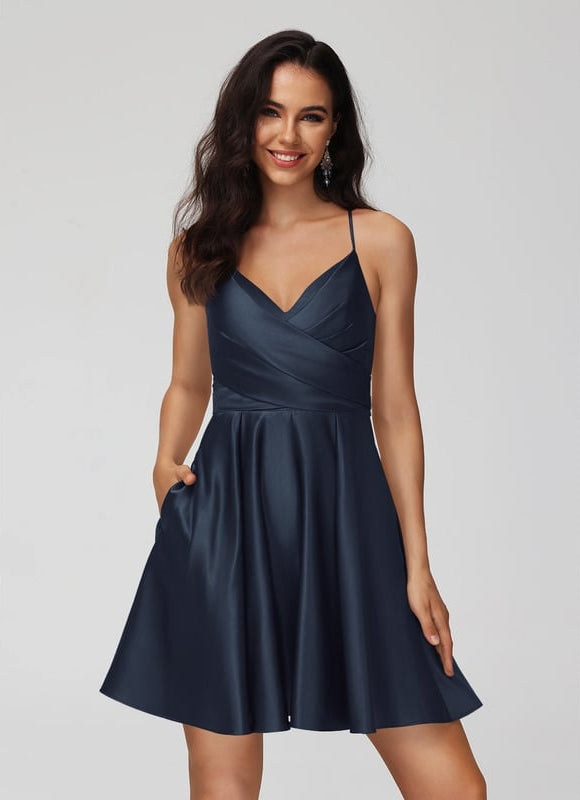 Robe Courte Satinée À Volants