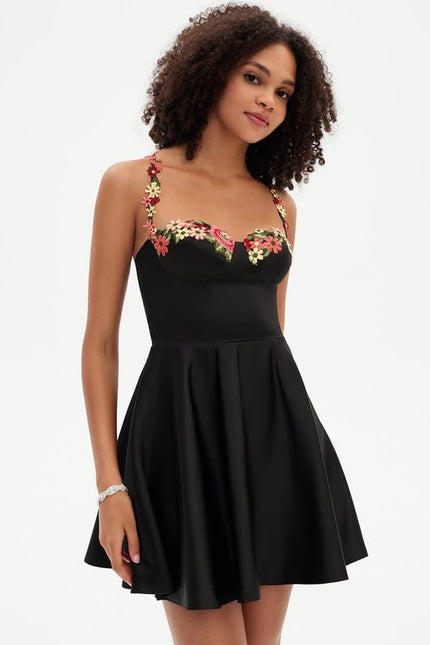 Robe Courte Satin Brodée - gallery 3