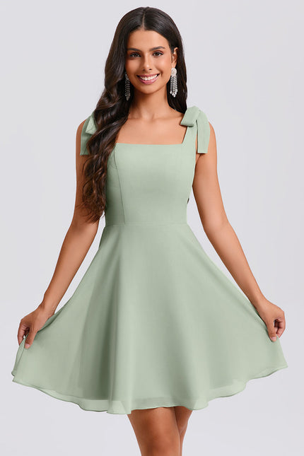 Robe Courte Encolure Carrée