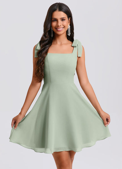 Robe Courte Encolure Carrée