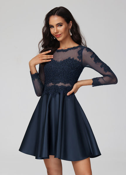 Robe Courte Satin Marine Élégante