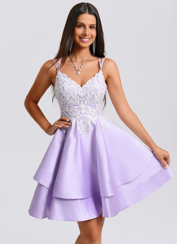 Robe Courte Lilas Élégante