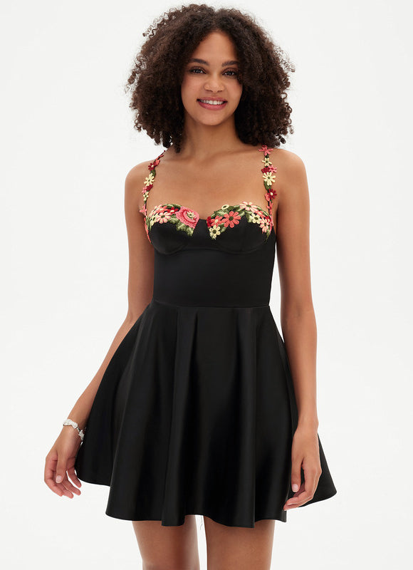 Robe Courte Satin Brodée - gallery 4