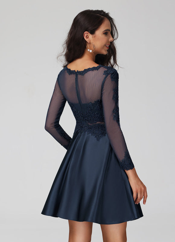 Robe Courte Satin Marine Élégante - gallery 5