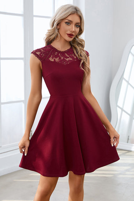 Robe Courte Bordeaux Élégante