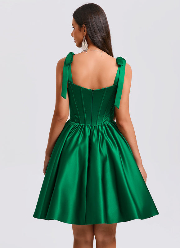 Robe Courte Satin Verte Élégante - gallery 1