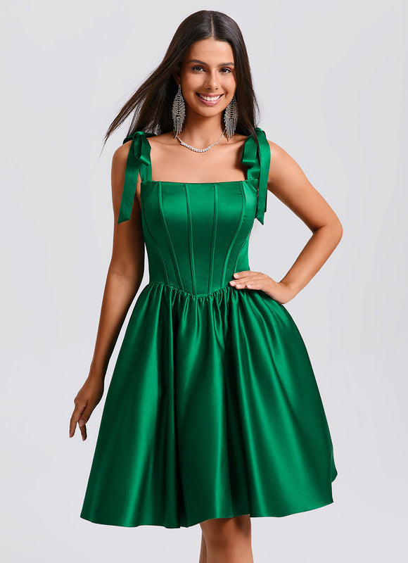 Robe Courte Satin Verte Élégante - gallery 4