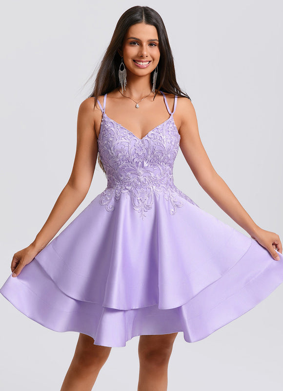 Robe Courte Lilas Élégante