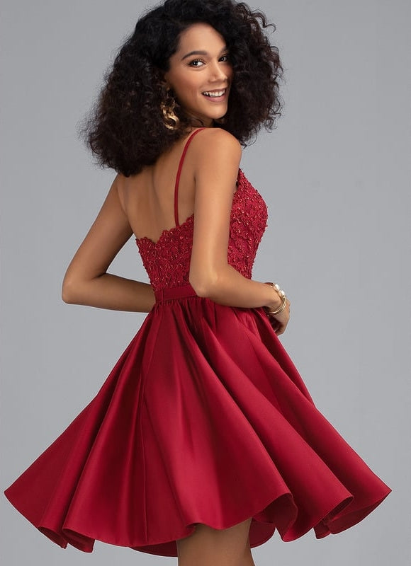 Robe Courte De Bal Satinée Bordeaux - gallery 3