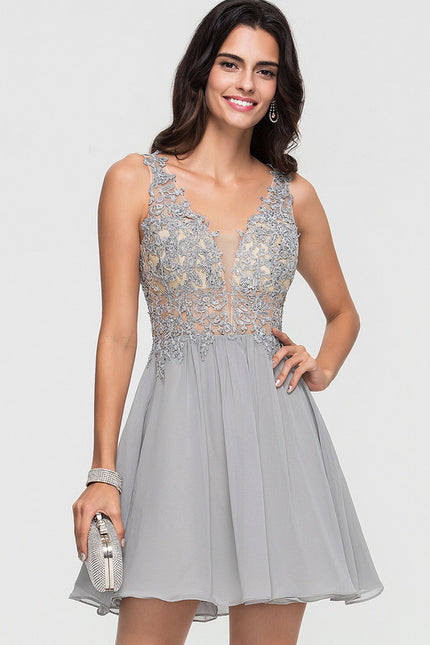 Robe Courte Courte Grise Ornée