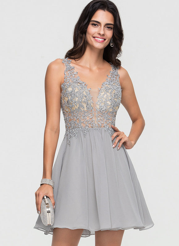 Robe Courte Courte Grise Ornée
