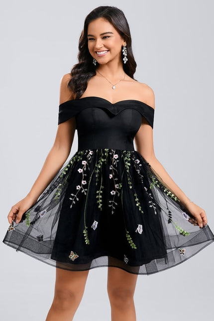 Robe Courte Brodée Noire