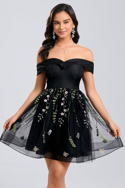 Robe Courte Brodée Noire - gallery 1