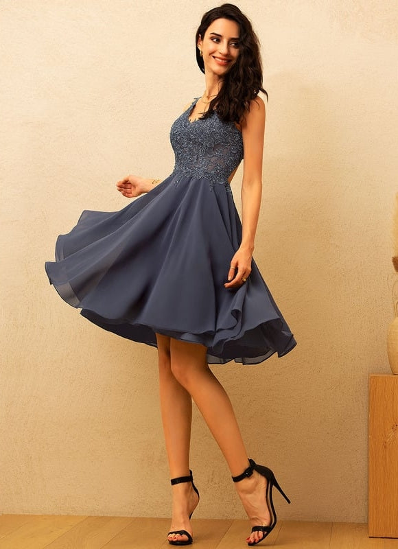 Robe Courte Encolure Ajourée - gallery 3